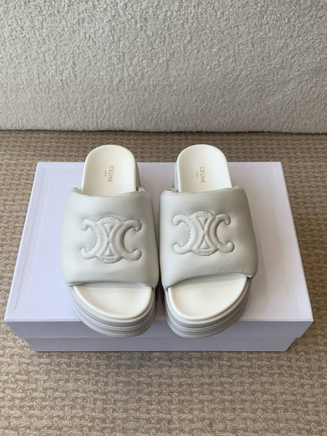 p330Celine 25Ss春夏新款罗马厚底凯旋门 拖鞋 度假风必备 赛琳沙滩鞋，厚底拖鞋 原版本购入开发 专柜最新 进口羊皮面料超级柔软舒适原版本开模橡胶大
