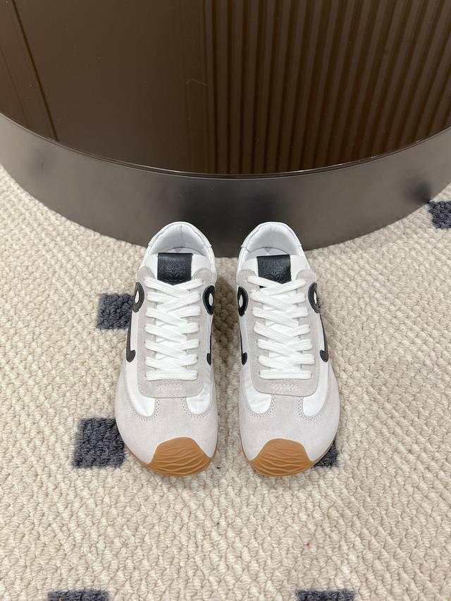loewe原版Ballet Runner2.0 罗意威芭蕾鞋！ 不对称鞋头造型，罗意威的标志性设计！ 超柔软、轻便且灵活的波浪纹原版Tpu底，（不是普通橡胶底）