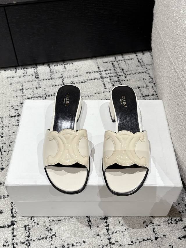 350 celine 赛琳 25/ 早春春夏新品凯旋门罗马 粗跟 拖鞋 非常高级的一款凯旋门设计极具品牌辨识度，超级好看百搭，好少女 鞋面：进口漆皮 内里：进口