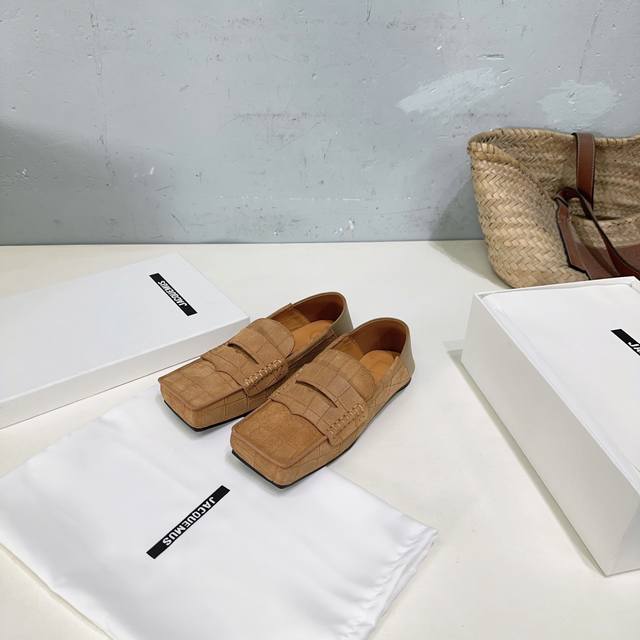 高品质出厂400！小众潮牌Jacquemus25春夏新款复古中性两穿可踩方头单鞋！ 方头设计真的好时髦！牛仔裤 小裙子搭配不在话下！可可爱爱没有脑袋 四方方的
