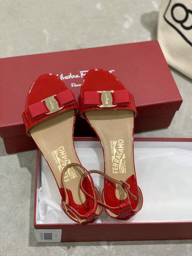 工厂价350 sf Salvatore Ferraga*O 菲拉*慕经典小坡跟凉鞋 50Cm原版小坡跟设计 让您走再多路也不累脚 高级有气质你值得拥有 面料：牛