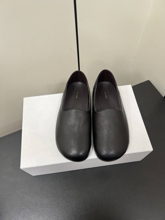 p380Therow 25Ss 春夏新款 乐福鞋 高级感的正确打开方式！简洁又时髦 做工精细 真的一定要入手 真的很绝 越是看似简单的款越考验做工 版型之最！