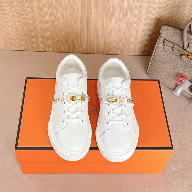 女款430男款20Hermes Day运动鞋系列 ———————————时尚又百搭 上脚超级舒服 每个细节都做到极致 独家定制私模纯钢带保护膜Kelly五金扣件