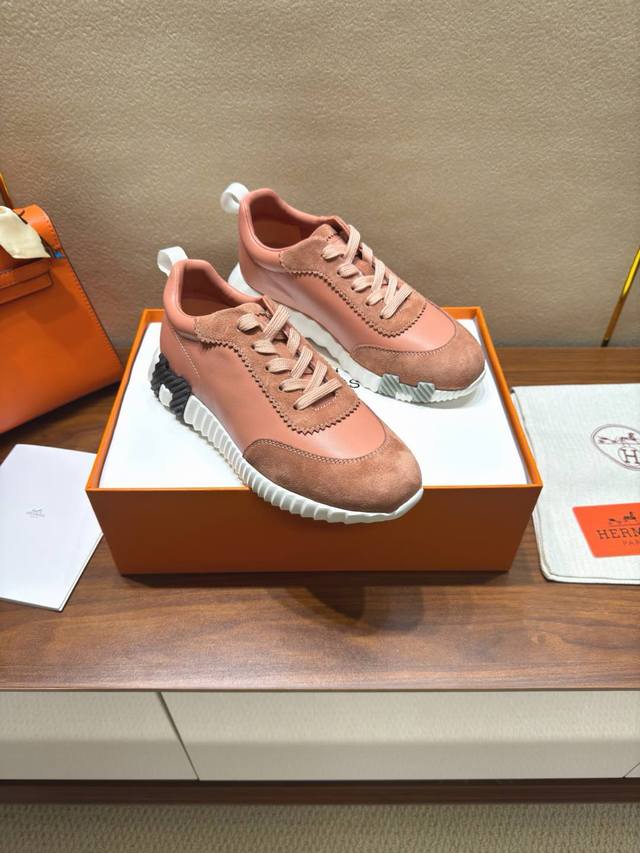 380男10。Hermes 爱马仕24运动鞋新品 h家2024Giga运动鞋新品 **3Cm ，妥妥神器一枚 原版开模大底，很有型很轻便，脚感满分 size：3