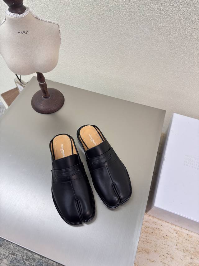 分趾拖鞋 Mm6 Maison Margiela P440 小牛皮面料 水染牛皮内里 意大利真皮组合大底 大热时尚风格 黑色小牛皮 Mm6 Maison Mar
