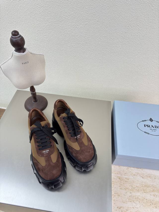 男女款 经典厚底 绑带系列 prada P390 男款10 搭配三角标 Logo 的设计和简约的线条 很有格调 简单纯粹得色调 原版开模 舒适炸街 ——————