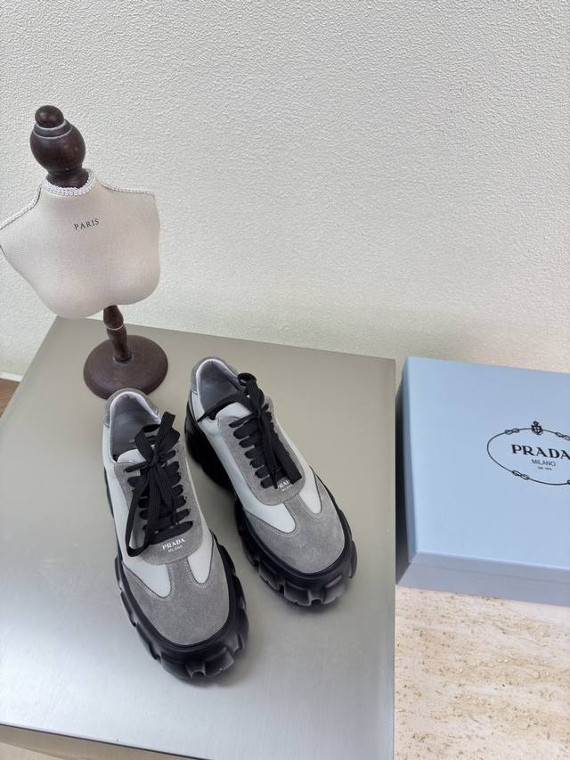 男女款 经典厚底 绑带系列 prada P390 男款10 搭配三角标 Logo 的设计和简约的线条 很有格调 简单纯粹得色调 原版开模 舒适炸街 ——————