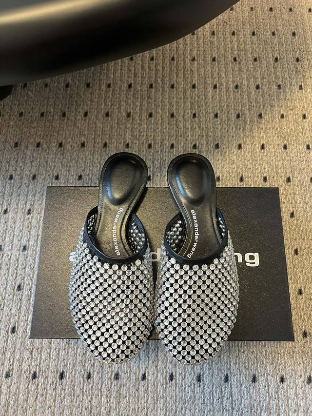 顶级品质P350 alexande* Wang 大王 25Ss 铆钉/钻面网包头拖鞋 个性御姐风 超有质感 爱了爱了 该款设计简约上脚时尚舒服 夏季不可缺少的一