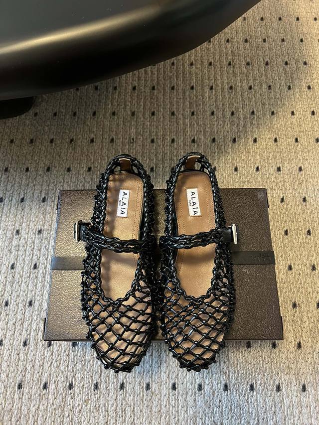 顶级品质P420 alaia 25Ss 春夏 编织芭蕾舞鞋 法国高端一线高定品牌 Azzedinealaia:时尚界最后的手艺人 只忠于展现女性身体曲线的裁剪