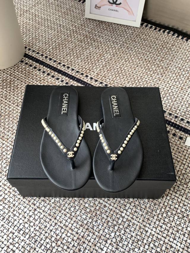 310Chanel 春夏爆款人字拖鞋 整双鞋子采购Zp开发打造，全部定制材料，独家开模大底，细节全部对版出货，连包装也做到跟正品一样。原版意大利真皮大底 码数: