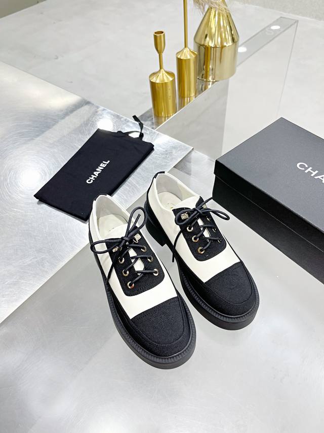 工厂价:380 chanel香奈儿2021秋冬B新款单鞋厚底乐福鞋 鞋面原版定制 牛油皱/罗稠布/香奈儿经典皱布/漆皮拼接 垫脚羊皮内里 原版开模珍珠 五金Lo