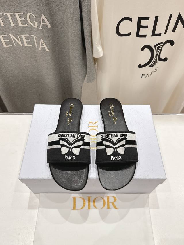 高版本出厂270 Dior*迪奥D家2025Ss春夏新款仙女风厚底拖鞋 1:1原版复刻 市面上最高版本 各路时尚博主刷爆小红书！超时髦又充满高级感的单品！轻松打