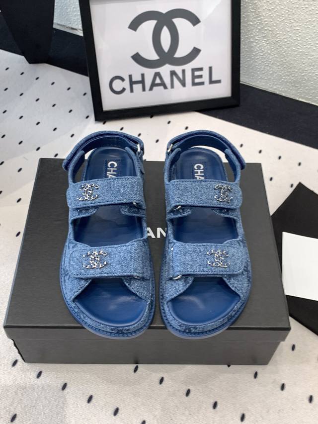 p390 Chanel新款早春沙滩鞋 顶级版本 简单的万能百搭神器 各大明星上脚神器 原版进口牛仔鞋面 进口羊皮内里垫脚 原版全层真皮大底 Size：35-40