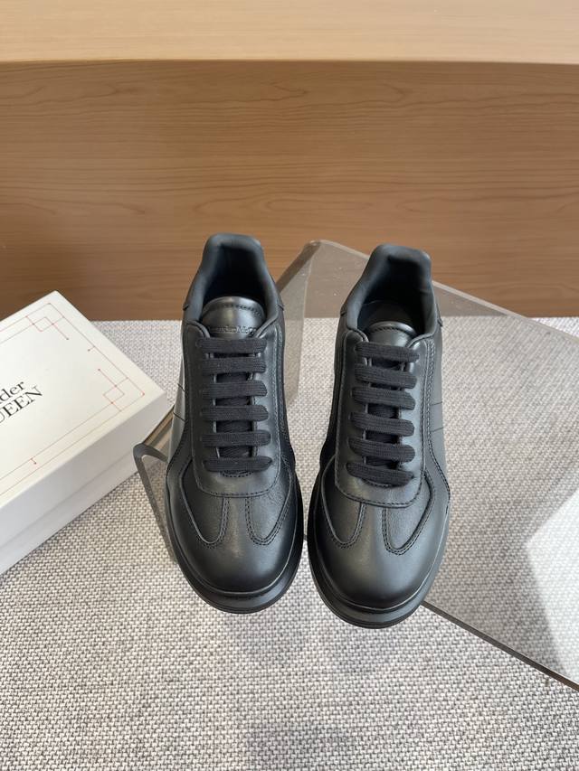 380 男10Mc Queen 麦昆 小白鞋 新款米兰时装周T台走秀款 独特个性的设计上脚超有范 圆头的设计让脚趾得到完全的释放 超下血本 购入多双原版拆解复刻