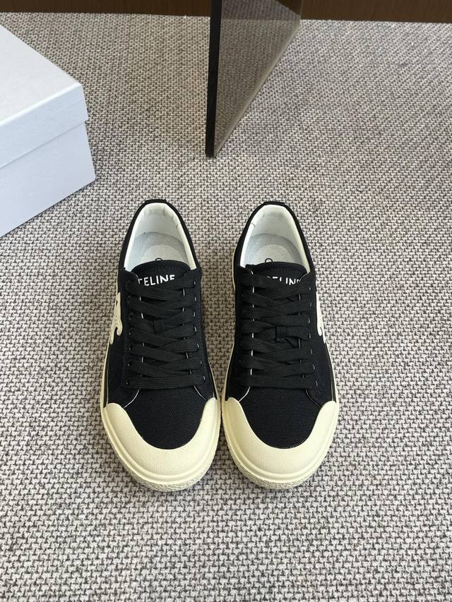 360Celine思琳Celine 春夏新款Runner Cr-03运动鞋 鞋舌和鞋后帮饰有Celine标志运动鞋侧面凹印Cr-03字样 鞋后帮和侧面压印Cel