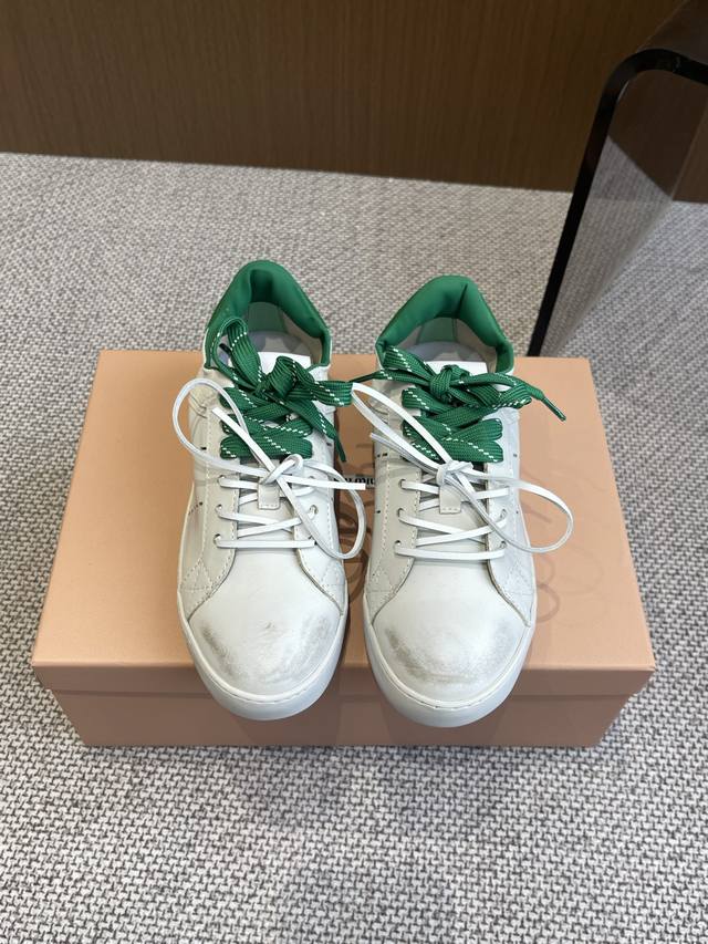 360Miumiu 缪缪 25Ss 春夏新款 小白鞋休闲运动鞋 Miumiu最新爆款 前卫大胆的设计 Miu Miu风格融于此款厚底帆布运动鞋的简约线条 别致徽
