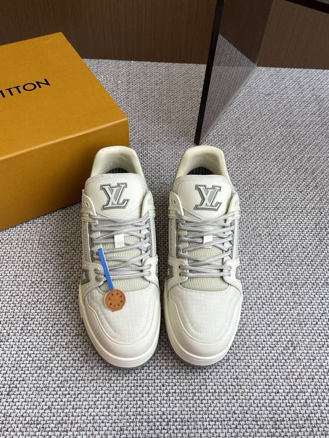520Louis Vuiton 路易威登 新款Trainer Ski滑雪系列 休闲运动鞋 lv Trainer运动鞋是由设计师Virgil Abloh由复古篮球