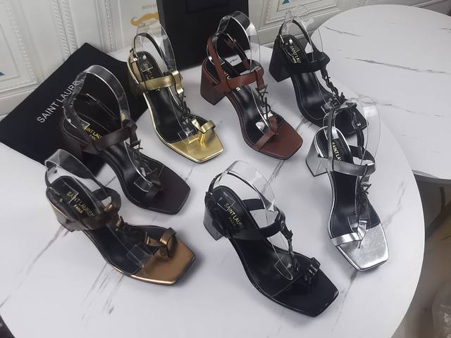 真皮大底P：310 橡胶大底P：260 「Saint Laurent 圣罗兰」Ysl专柜经典夹脚凉鞋。36码中底长24Cm，前掌宽8.5Cm。脚多肉肉的亲们都可