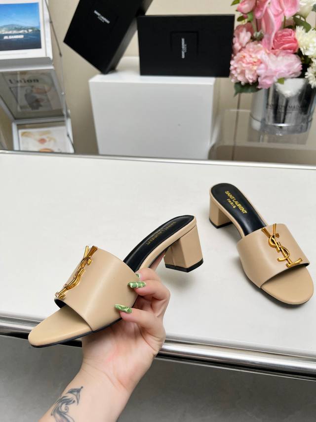 橡胶底 P:210 真皮底 P：260 款 号 :517 跟高：5Cm 面 料：牛 皮 垫 脚： 羊 皮 码 数：35-43 (42、43定做不退换) 【Sai