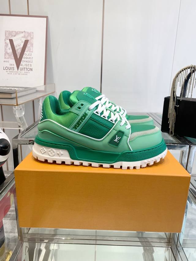 p560情侣码# 驴牌代购级走秀款胖Trainer "面包鞋。超级玩味 超级童趣，疯狂心动 每个颜色都是与Zp一致串珠搭配出货，如图所示 所见即所得。 Ps：饰