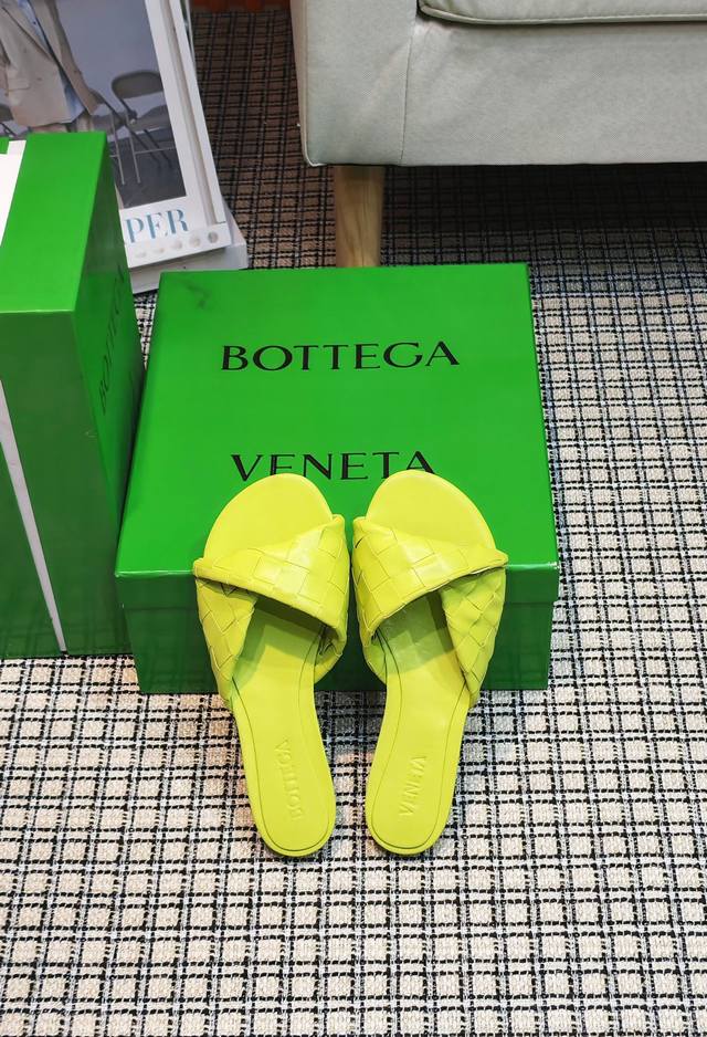 原版开发 Bottega Veneta2025Ss新品爆款夏季圆头Blink穆勒凉拖鞋。Bv新款全真皮扭结编织装饰抢手大爆款，Ins&小红书巨多网红明星上身！上