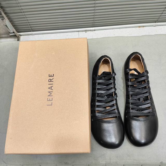 平底P390 高跟P400 Lemaire 25Ss绑带单鞋 来自法国巴黎 设计师品牌 女鞋 头层牛皮 真皮包跟 档次满满 平底 绑带单鞋 两穿 黑色 绑带设计