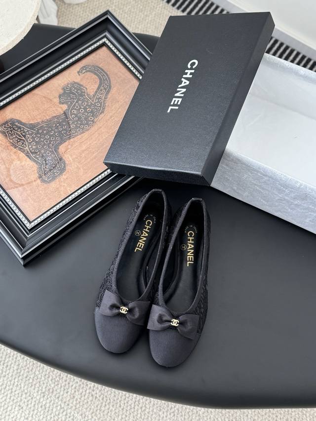 p350 Chanel 25S新色芭蕾舞鞋 原版1:1复刻 经典中的经典 无论搭配裤装还是裙装都是完美 小圆头的设计很好的修饰脚型 ，小仙女们必备！ 跟高：2.