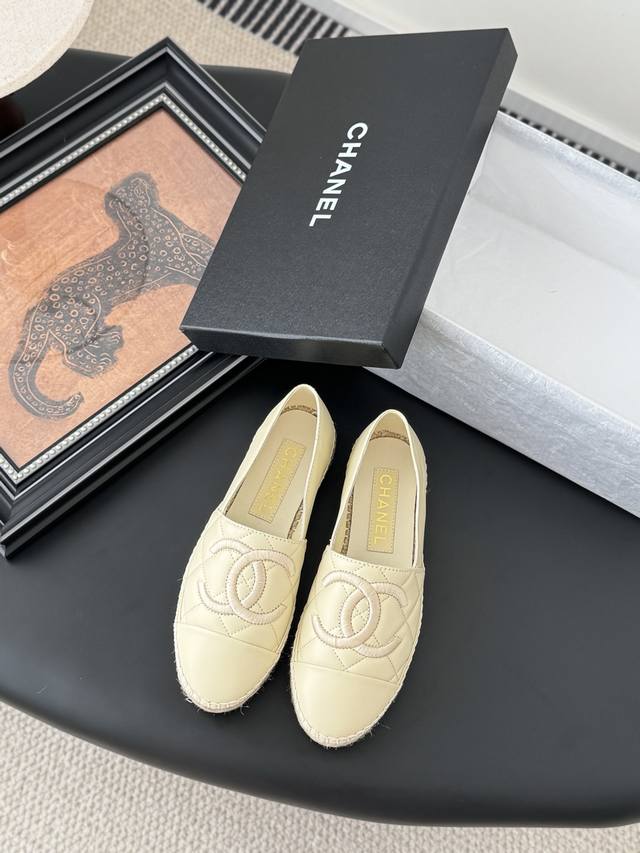 p340 新色上新 新版本Chanel 渔夫鞋 重磅来袭配送全套顶级包装 我家的渔夫鞋质量不多介绍了哈，拿过的都知道！原版定制的鞋面，并且我家的大底是原版半透明