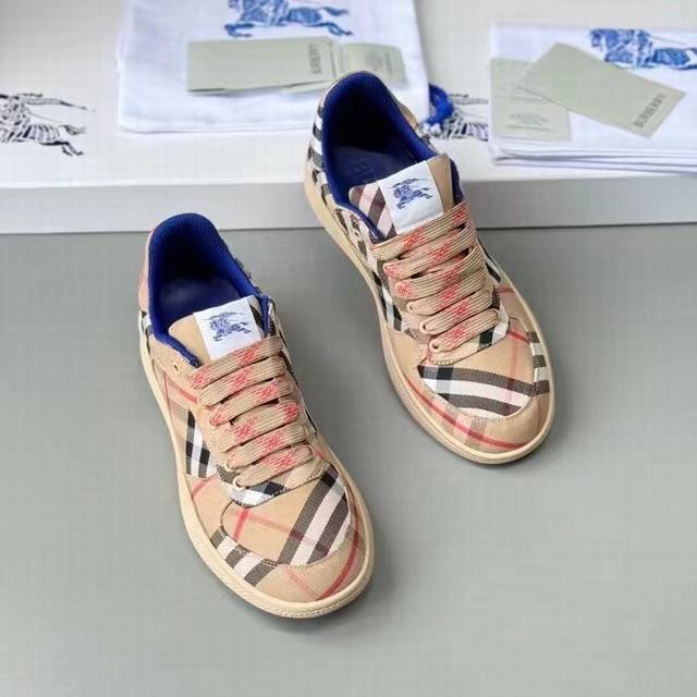 情侣款 巴宝利Burberry 爆款出炉 全新格纹 Terrace 情侣款休闲运动鞋 —————————— 历经三年经典格子回归，百搭，装饰精纺 Burberr