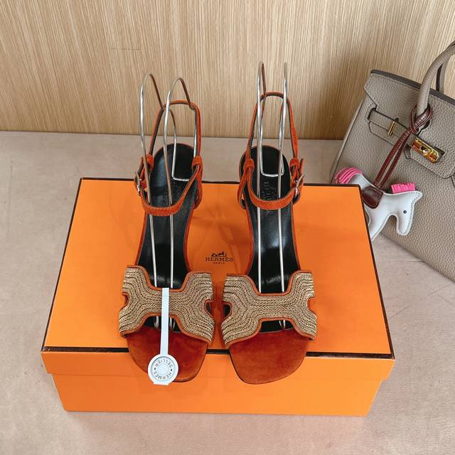 独家狠货 出厂价700Hermes 爱马仕Heden 80凉鞋系列———————————时尚又百搭 超级舒服 每个细节都做到极致 原版1:1独家私模五金钻扣/原