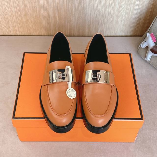 出厂价480 Hermes 爱马仕新款 Hot乐福鞋 ———————————时尚又百搭 超级舒服 每个细节都做到极致 拆解原版私模大Kelly纯钢鞋扣/原版定制