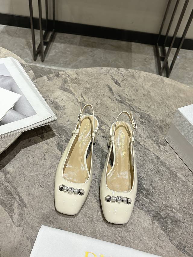 380 迪奥 Dio*R 2025春夏高定系列新款Paris糖果色高跟芭蕾舞女鞋 Cd字母Logo珍珠扣粗跟蝴蝶结凉鞋 材质：进口牛漆皮/全粒面小牛皮+水染羊皮
