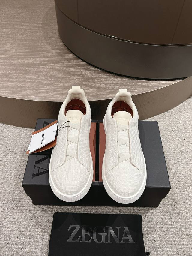 出厂P￥350。Zegna杰尼亚25Ss新款夏季新品休闲奢华休闲鞋小白鞋板鞋男鞋 triple Stitch 是一款精致的休闲鞋履，饰有标志性三重交叉松紧细节，