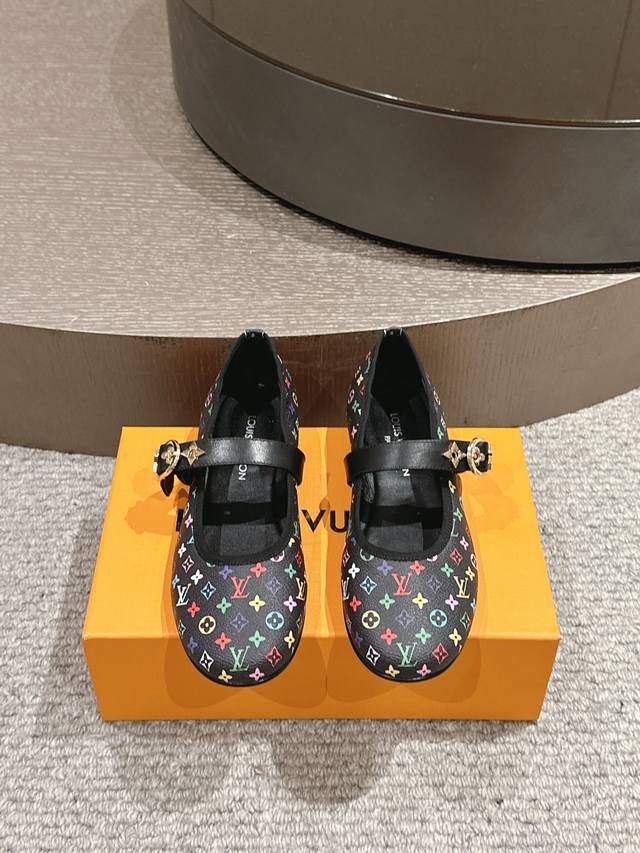 高版本出厂P420 Louis Vuitton Ss25 New Arrival Lv驴牌春夏系列玛丽珍平底鞋单鞋新品 简约精致，高级感满满，尽显优雅气质～上脚