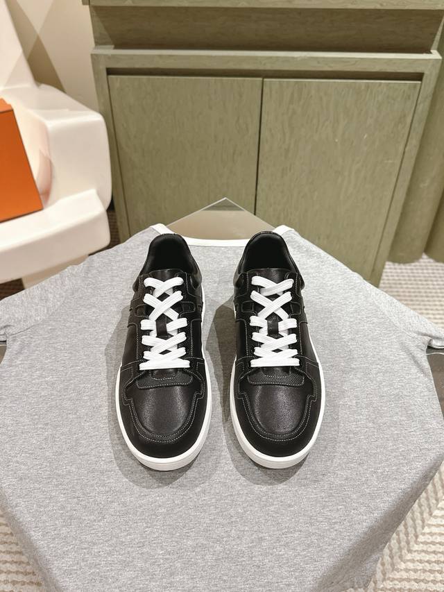 情侣款430 男码10 | 225 专柜同步休闲系列！ 【顶级】代购级别！Hermes 毋庸置疑是奢侈品中的翘楚 每个单品出来都是非常深入人心！虽然款式出的少