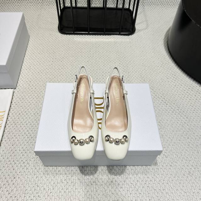 出厂：400《独家顶级版本》 dior*迪奥 2025Vs新款单鞋系列…… 【珍珠链后空单鞋】 原版购入开发 ！完美还原这款鞋的楦形细节 鞋面进口牛漆皮 内里垫