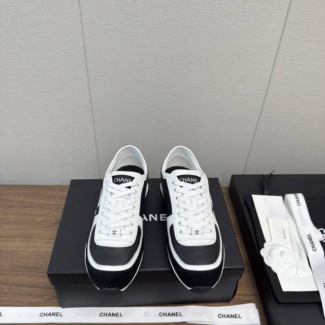 chanel香奈儿25P 新款 熊猫休闲运动鞋 厚底 高版本 P400 原版购入开发 做货 小香这季休闲款运动鞋 刷爆小红书 Ins。各种社交平台，疯狂爆发！经