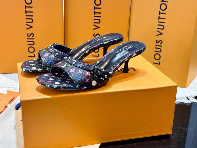 p310 2025春款Vuitton Loui .馿家￣￣￣￣￣ ★顶级版本 ★原版开发 独家开模 ★码数35/42 跟高5.5