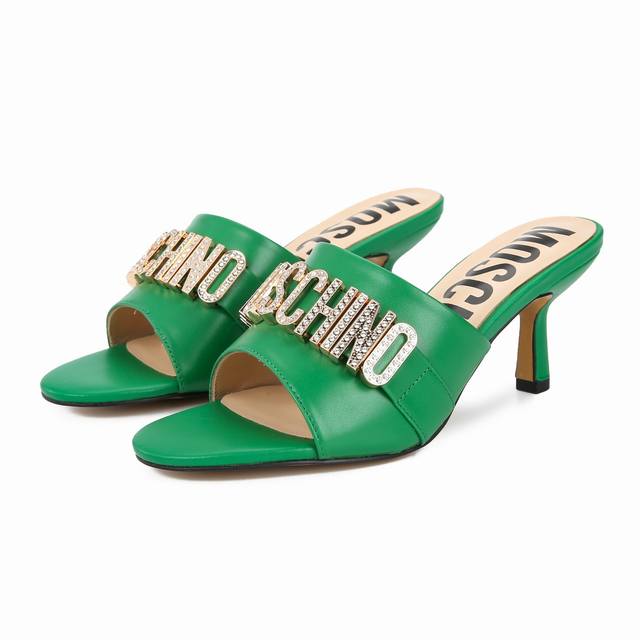 9152一2 Moschino 专柜新款，钻扣，面料牛皮，内里羊皮，35至42码，橡胶底P250，真皮底（不退换）出P290