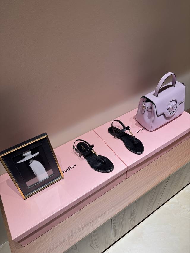 最高版出厂380 saint Laurent 2025Paris圣罗兰经典高跟凉鞋 2025气质小仙女夏天必备款凉鞋 整个版型包括金属制品等细节别具一格让人眼前
