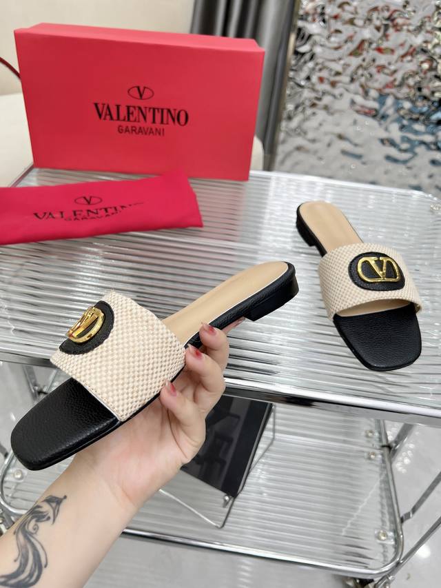 valentino，25款春夏新品华伦天奴拼色平底拖，35-43码，拿货价210，皮底160