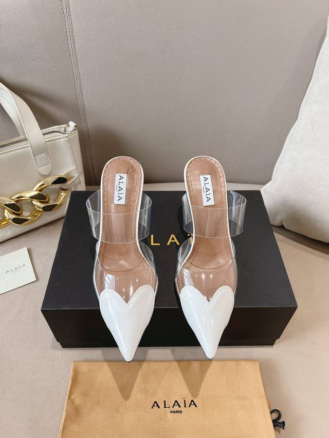 高版本出厂360 独家新品 Alaia 阿莱亚24Ss/ 走秀款爱心高跟鞋 最近超火的一款高跟鞋 章小蕙同款 人气超高的一款高跟鞋 浪漫又迷人 舒适百搭配上不同