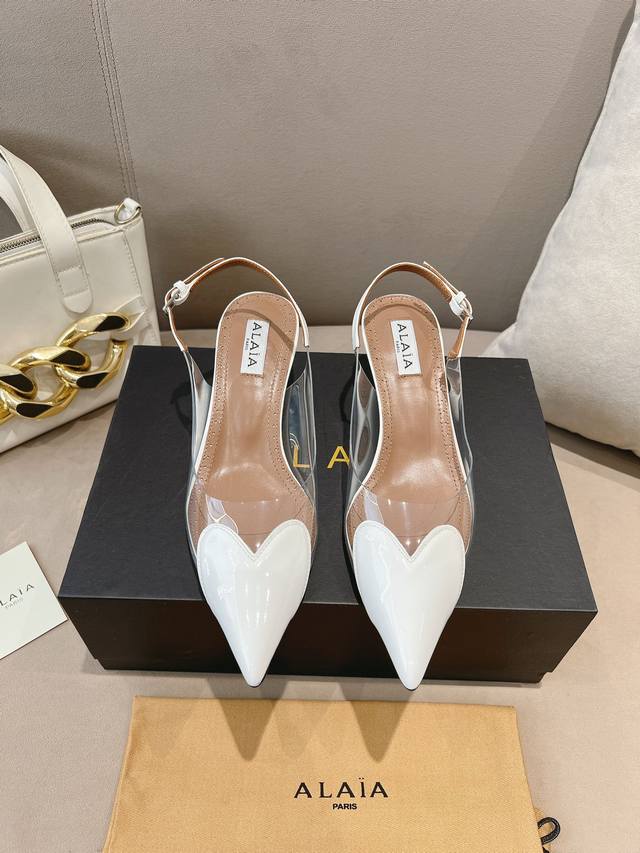 高版本出厂360 独家新品 Alaia 阿莱亚24Ss/ 走秀款爱心高跟鞋 最近超火的一款高跟鞋 章小蕙同款 人气超高的一款高跟鞋 浪漫又迷人 舒适百搭配上不同