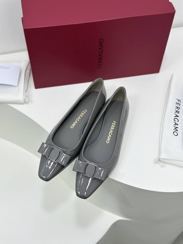 工厂价 400 Sf Salvatore Ferraga*O 菲拉*慕新款Vara漆皮蝴蝶结小方头单鞋！新楦头的Vara更时尚，看一眼就能爱上的小方头女人味十足
