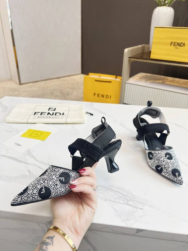 35-40 （41、42定做) 真皮大底 跟高5.5/8.5 p350