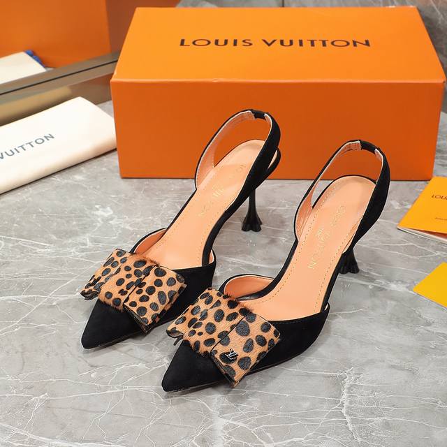 工厂价P390 Louis Vuitton/路易威登 新款凉鞋 鞋面：牛皮/羊猄 内里：羊皮 鞋底：意大利真皮大底 跟高：7.5Cm/9.5Cm 码数：35-4