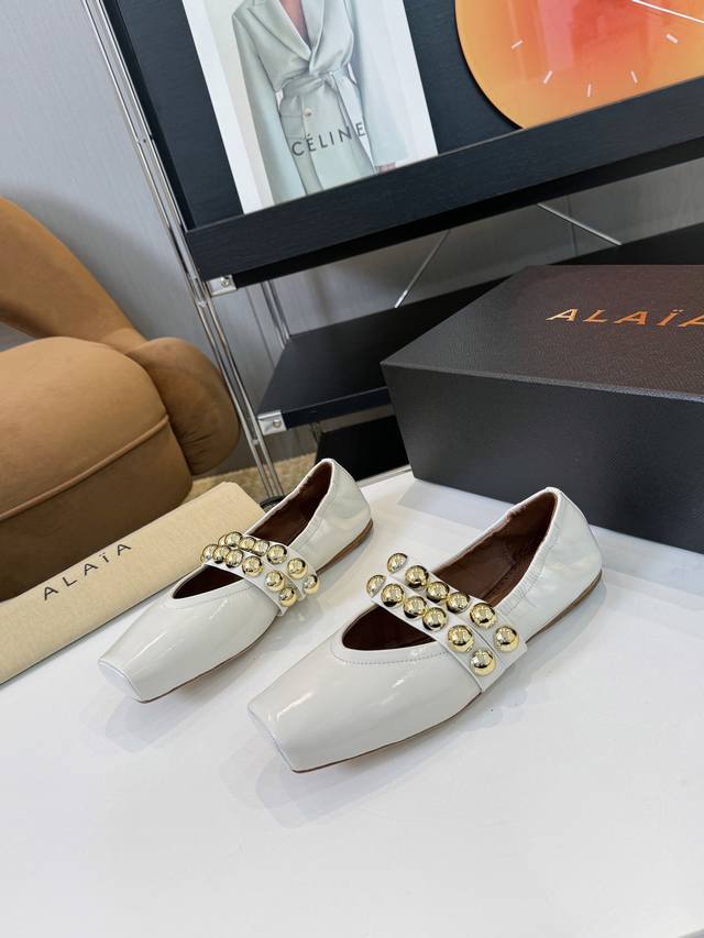 price: 390 品 牌：Alaia 高版本 独家新品 Alaia 阿莱亚24Ss/ 走秀款糖果色平底玛丽珍芭蕾舞鞋 最近超火的一款平底鞋 章小蕙同款 甜酷