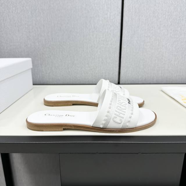d家2025 dway 春夏新款一字拖拼色女鞋 Cd字母Logo立体镂空平底凉鞋 市面顶级版本 材质:鞋面原版一致高温水溶棉质电绣羊皮+水染羊皮内里+意大利真皮