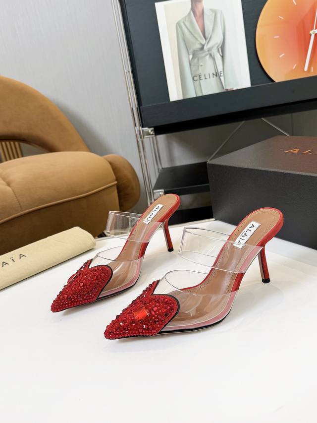 price: 390 品 牌：Alaia alaia阿莱雅尖头高跟拖鞋！无数的名设计师都把他看作“Designer Of Designers”更影响着很多人的风