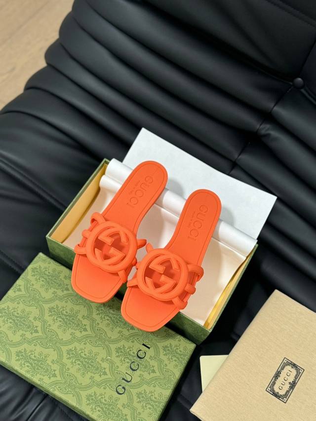 130（Pvc哑光版） size:35-41 g爆款2024沙滩果冻鞋 原版开模经典双G鞋面 鞋面：原版开模橡胶注塑一体成型 大底：双层组合大底 尺码：35-4
